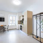 Apartment Charming Gioberti, 5 Min Pnuova Turin