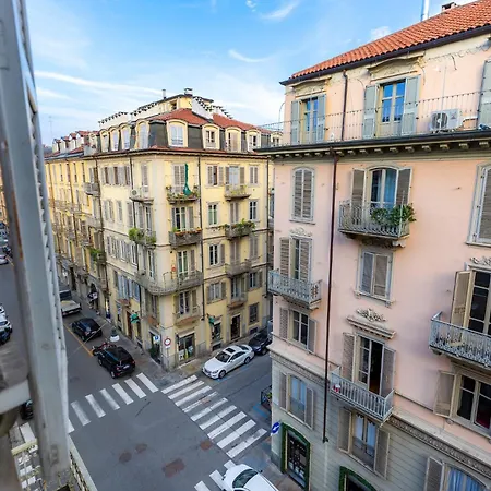 Apartment Charming Gioberti, 5 Min Pnuova Turin