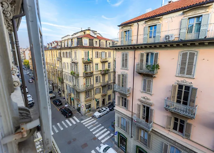 Apartment Charming Gioberti, 5 Min Pnuova Turin